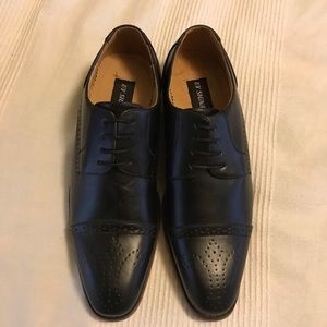 MISMATCHED 9.5R/9L Oxford wingtip dress shoes